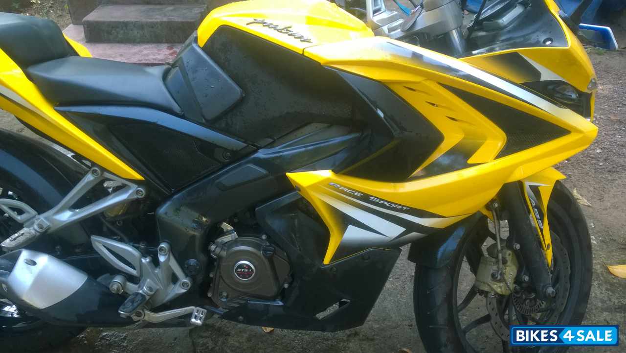 Yellow Bajaj Pulsar RS 200 ABS
