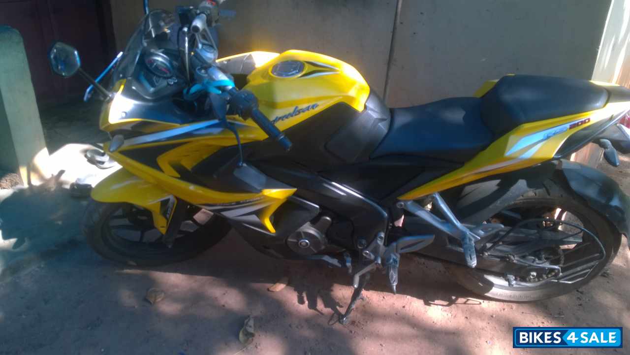 Yellow Bajaj Pulsar RS 200 ABS