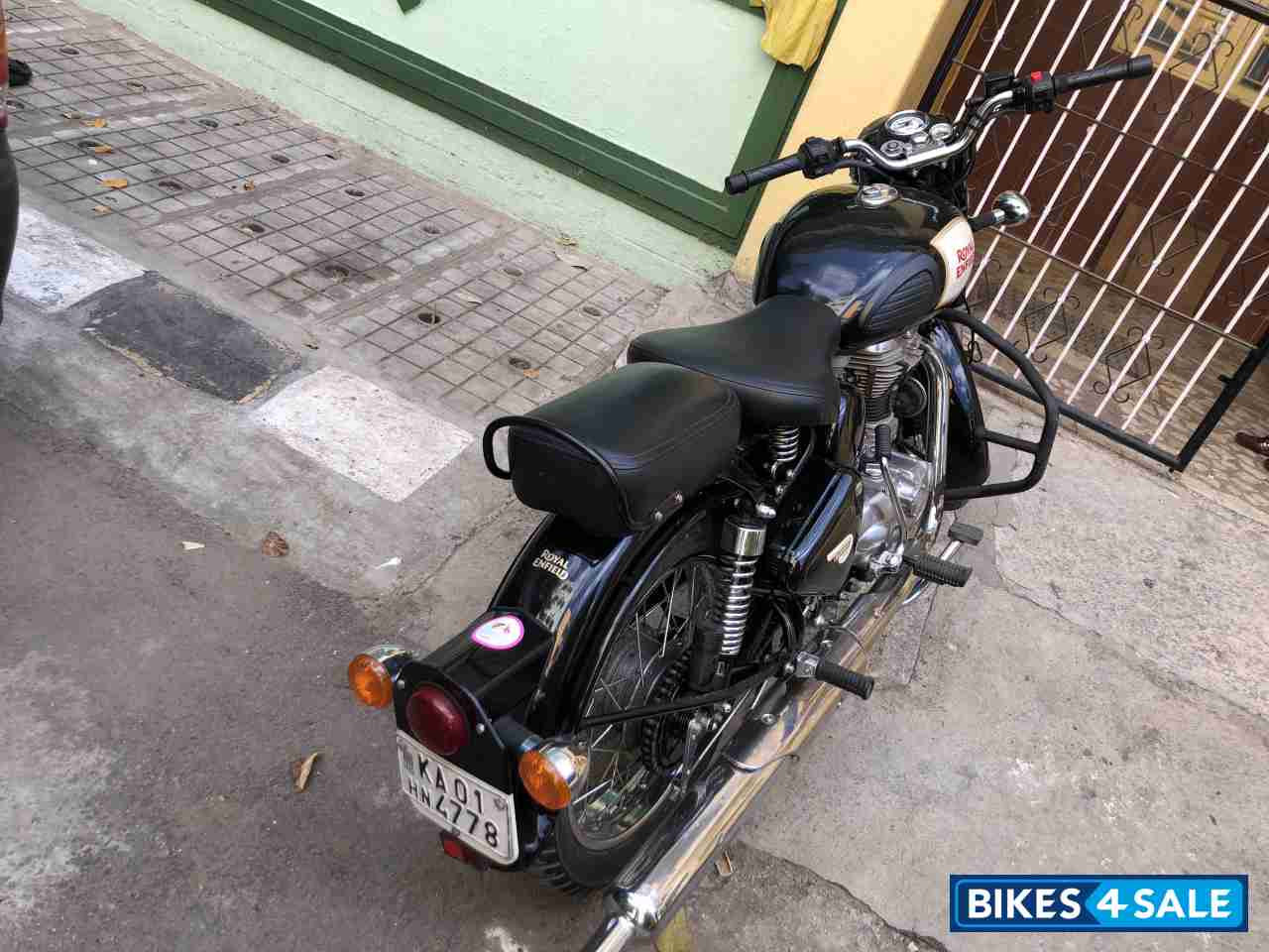 Black Royal Enfield Classic 350