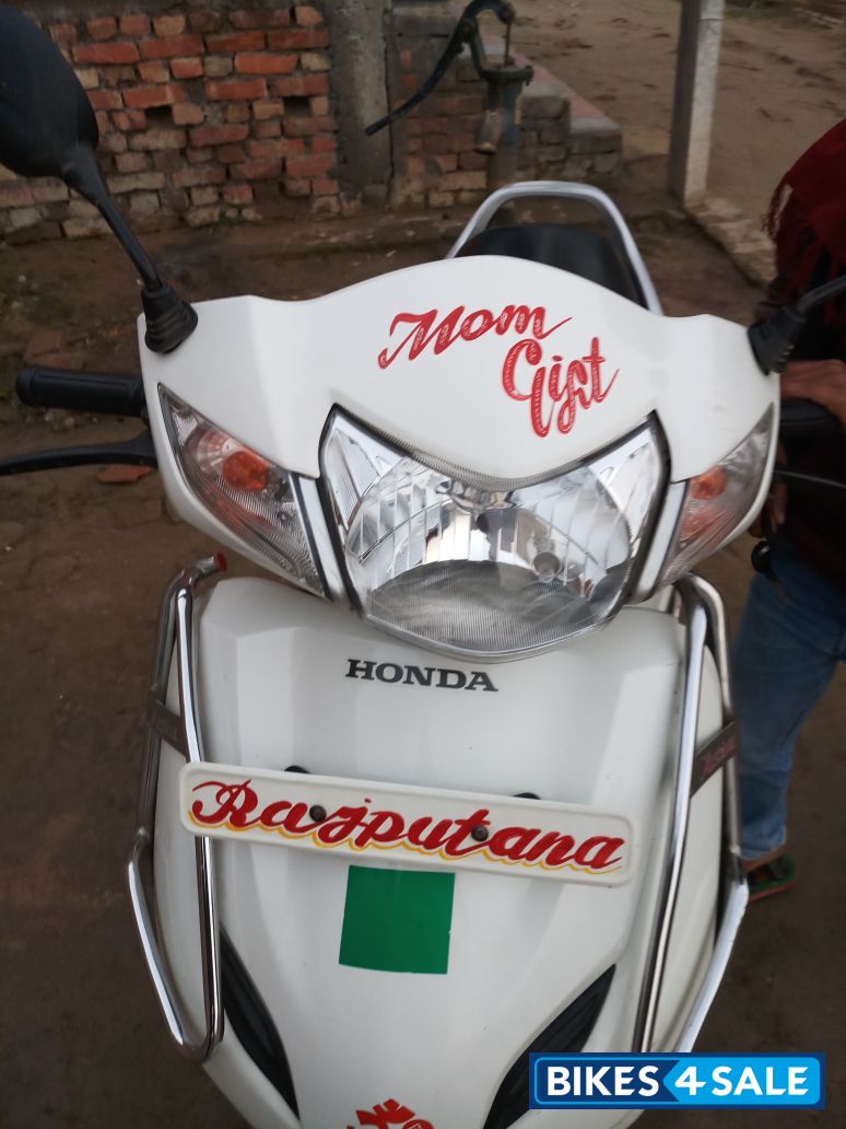 White Honda Activa 3G