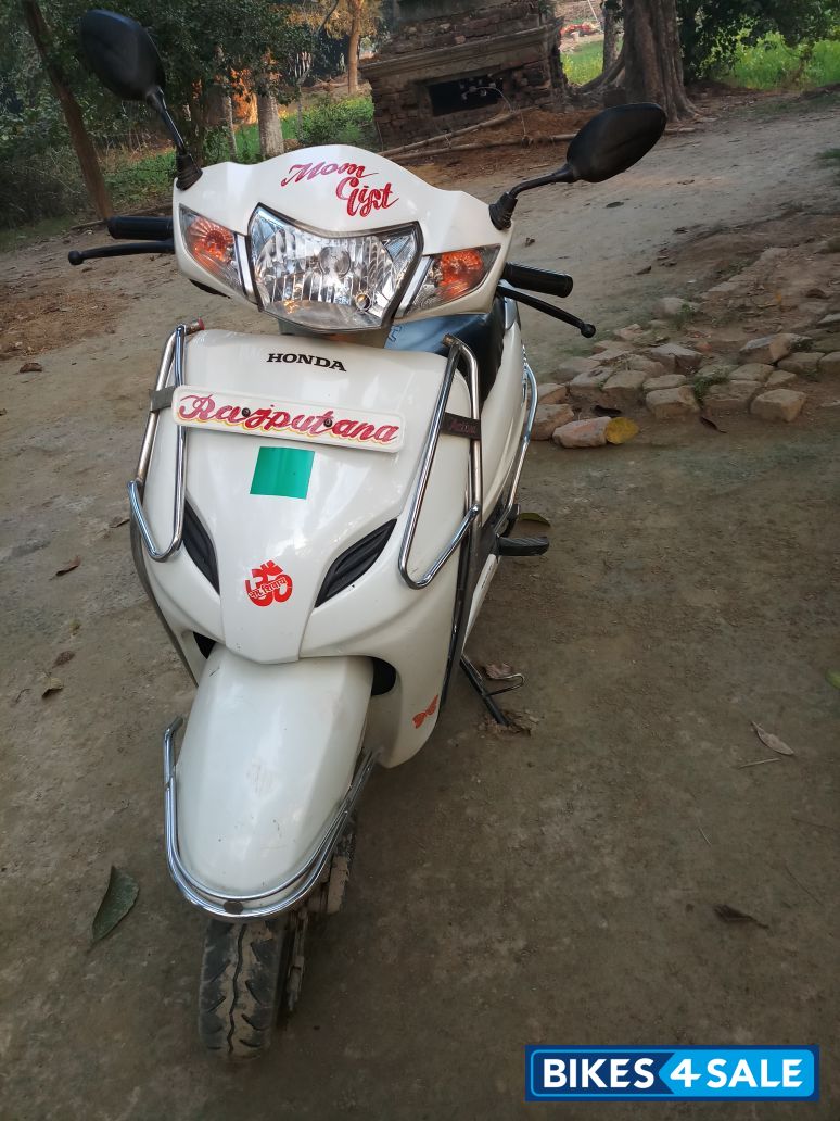 White Honda Activa 3G