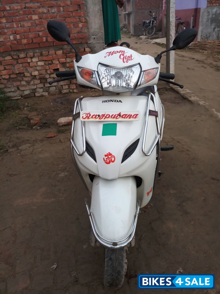 White Honda Activa 3G