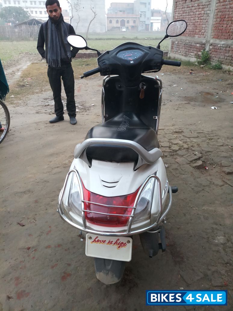 White Honda Activa 3G