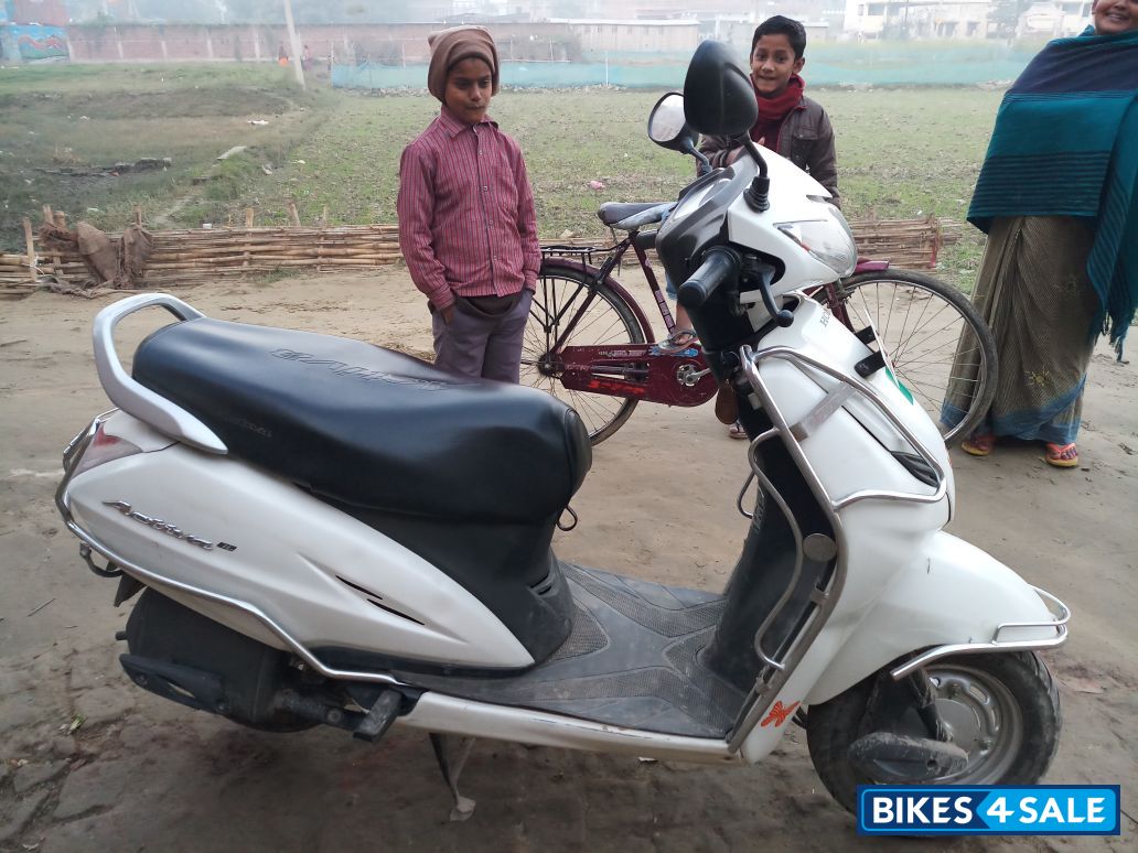White Honda Activa 3G