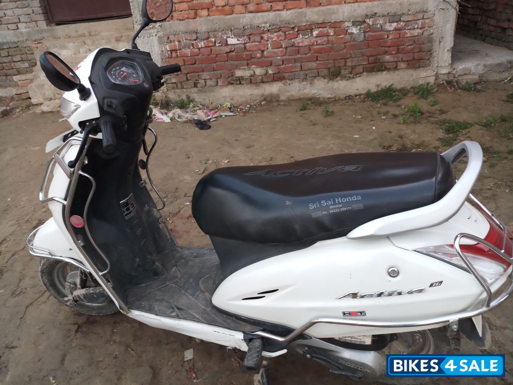 White Honda Activa 3G