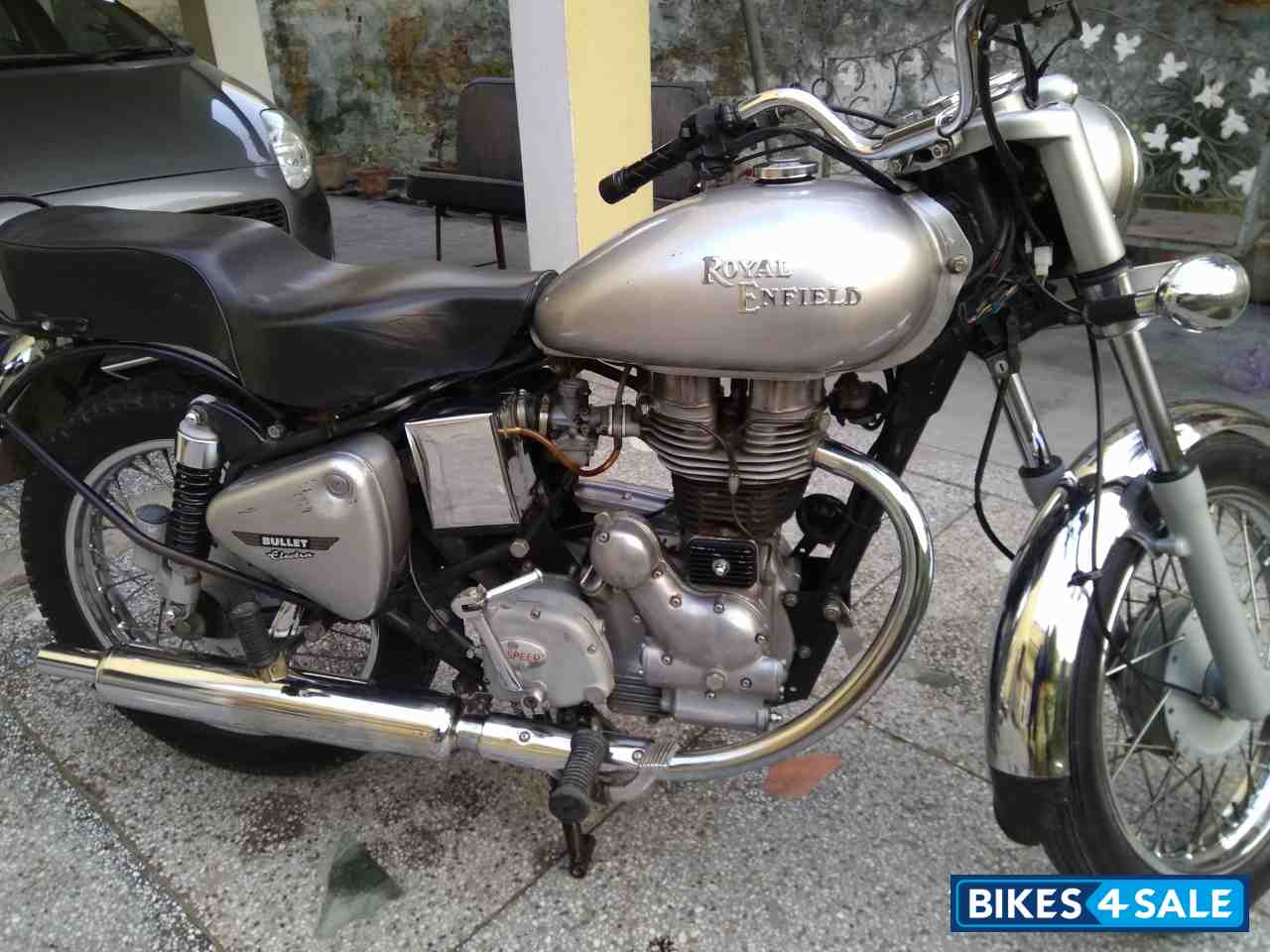 Silver Royal Enfield Bullet Electra 5S