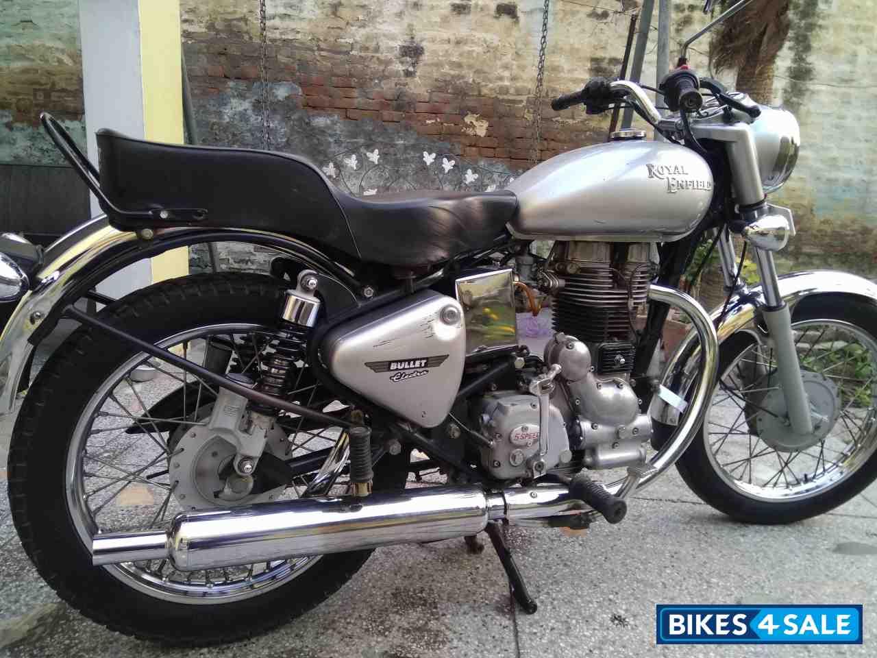 Silver Royal Enfield Bullet Electra 5S