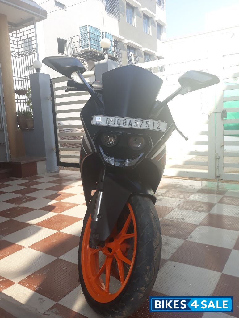 Black KTM RC 200