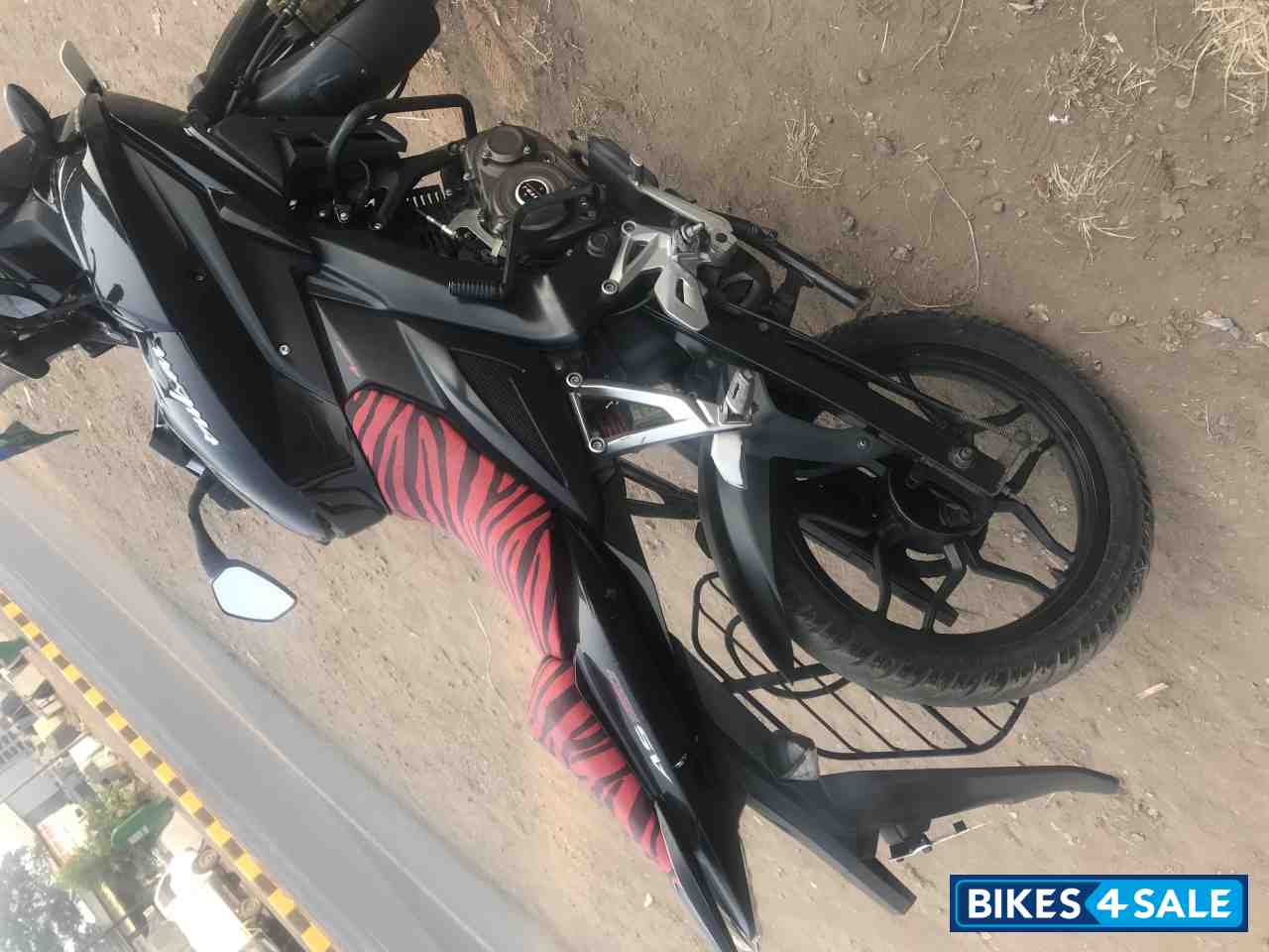 Black Bajaj Pulsar AS 150 Black Bajaj Pulsar AS 150