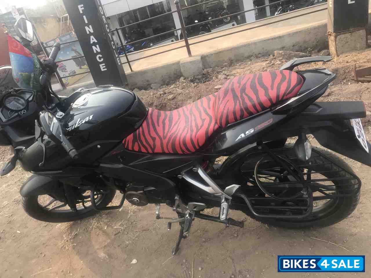 Black Bajaj Pulsar AS 150 Black Bajaj Pulsar AS 150