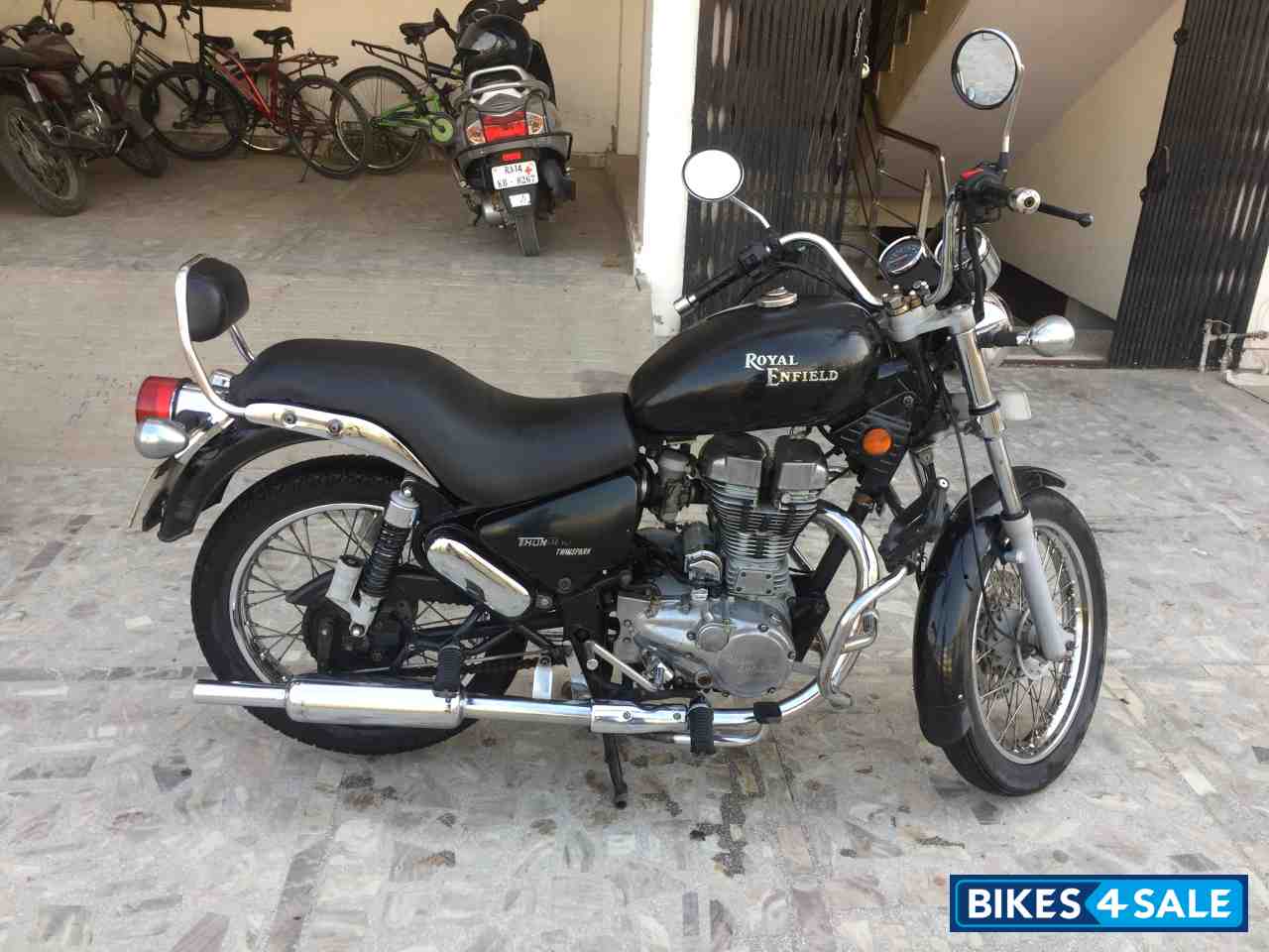 Black Royal Enfield Thunderbird TwinSpark 350