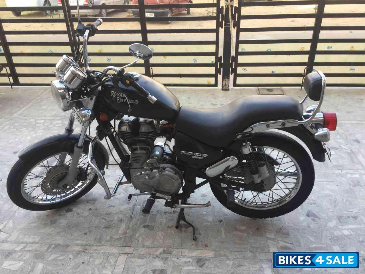 Black Royal Enfield Thunderbird TwinSpark 350 Black Royal Enfield Thunderbird TwinSpark 350