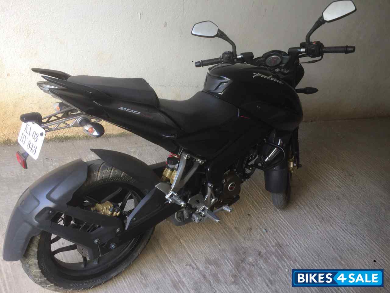 Black Bajaj Pulsar 200 NS