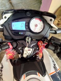 White TVS Apache RTR 160