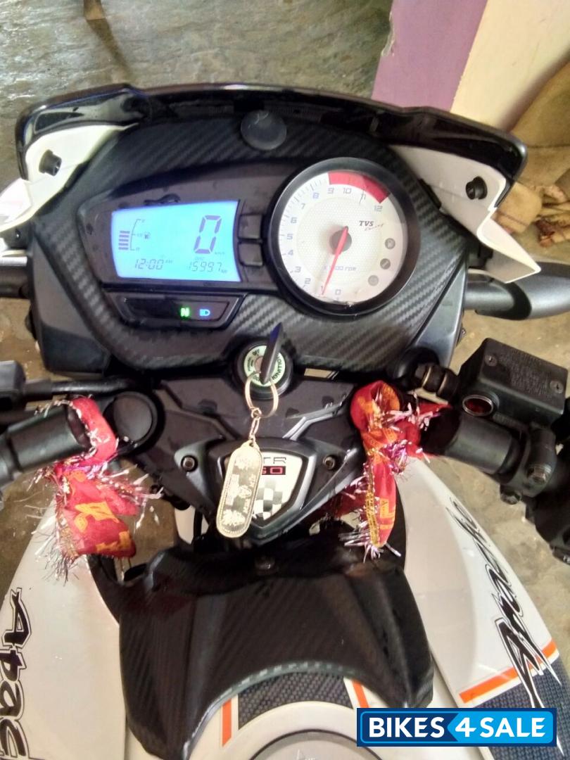 White TVS Apache RTR 160