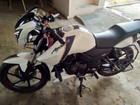 White TVS Apache RTR 160