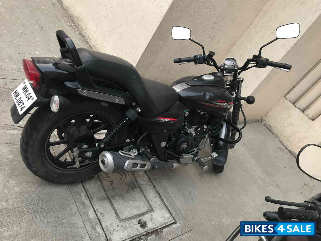 Black Bajaj Avenger Street 220