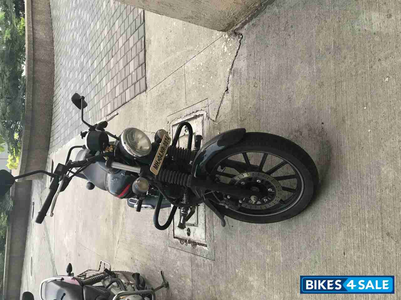 Black Bajaj Avenger Street 220