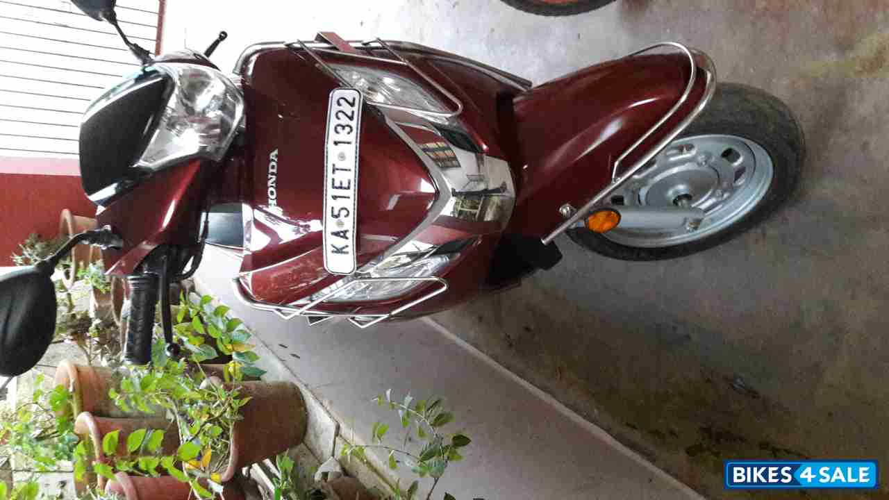 Red Honda Activa 125