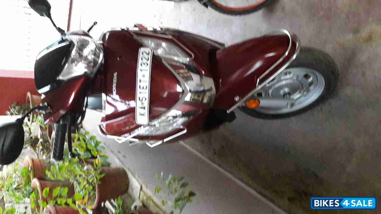 Red Honda Activa 125