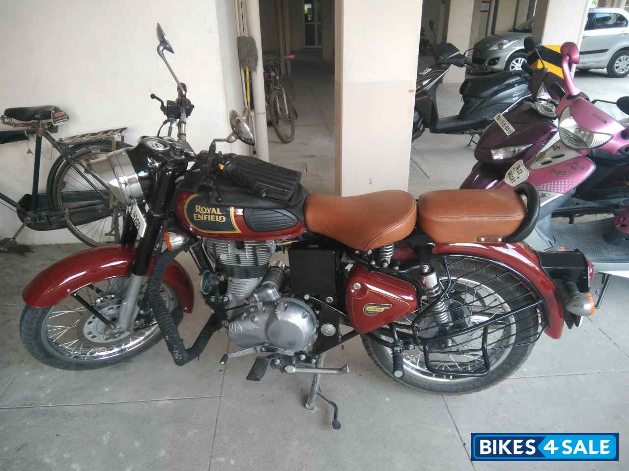 Chestnut Royal Enfield Classic 350