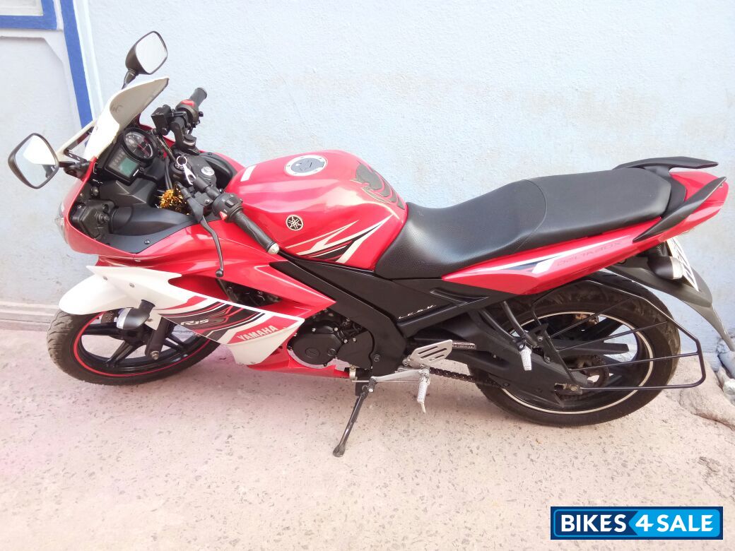 Red & White Yamaha YZF R15 S