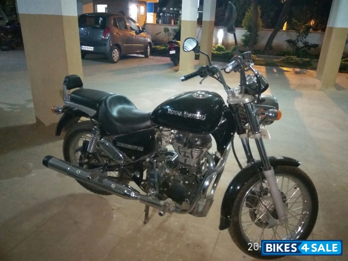 Black Royal Enfield Thunderbird 350 Black Royal Enfield Thunderbird 350