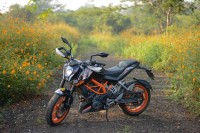 Ebony Black KTM Duke 390