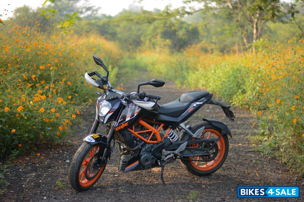 Ebony Black KTM Duke 390