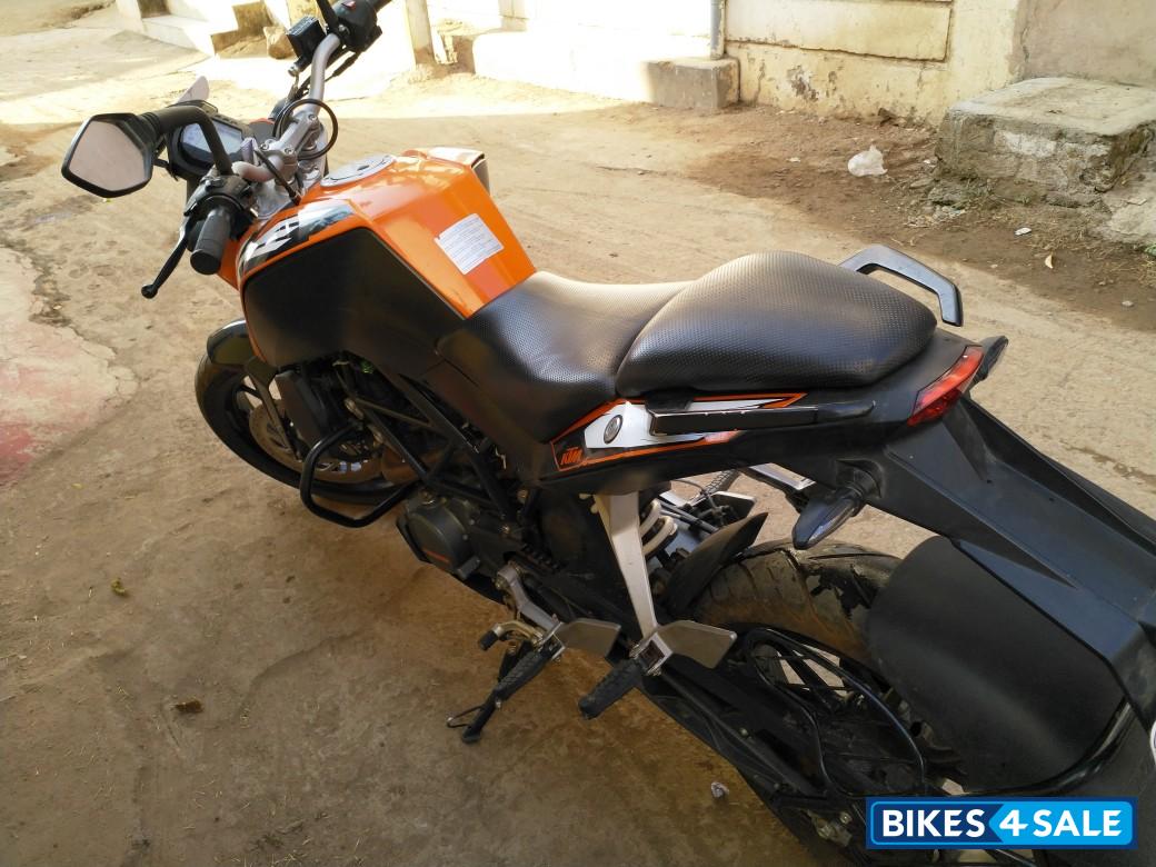 Orange KTM Duke 200