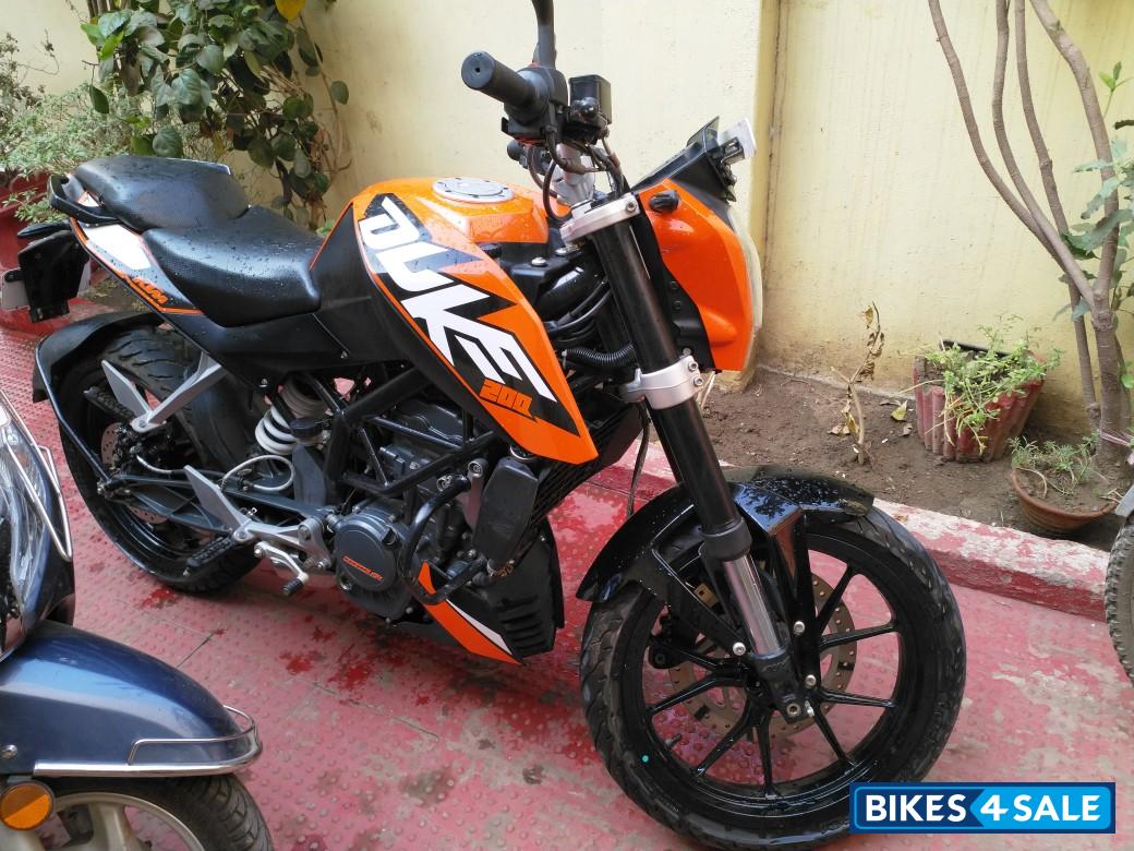 Orange KTM Duke 200