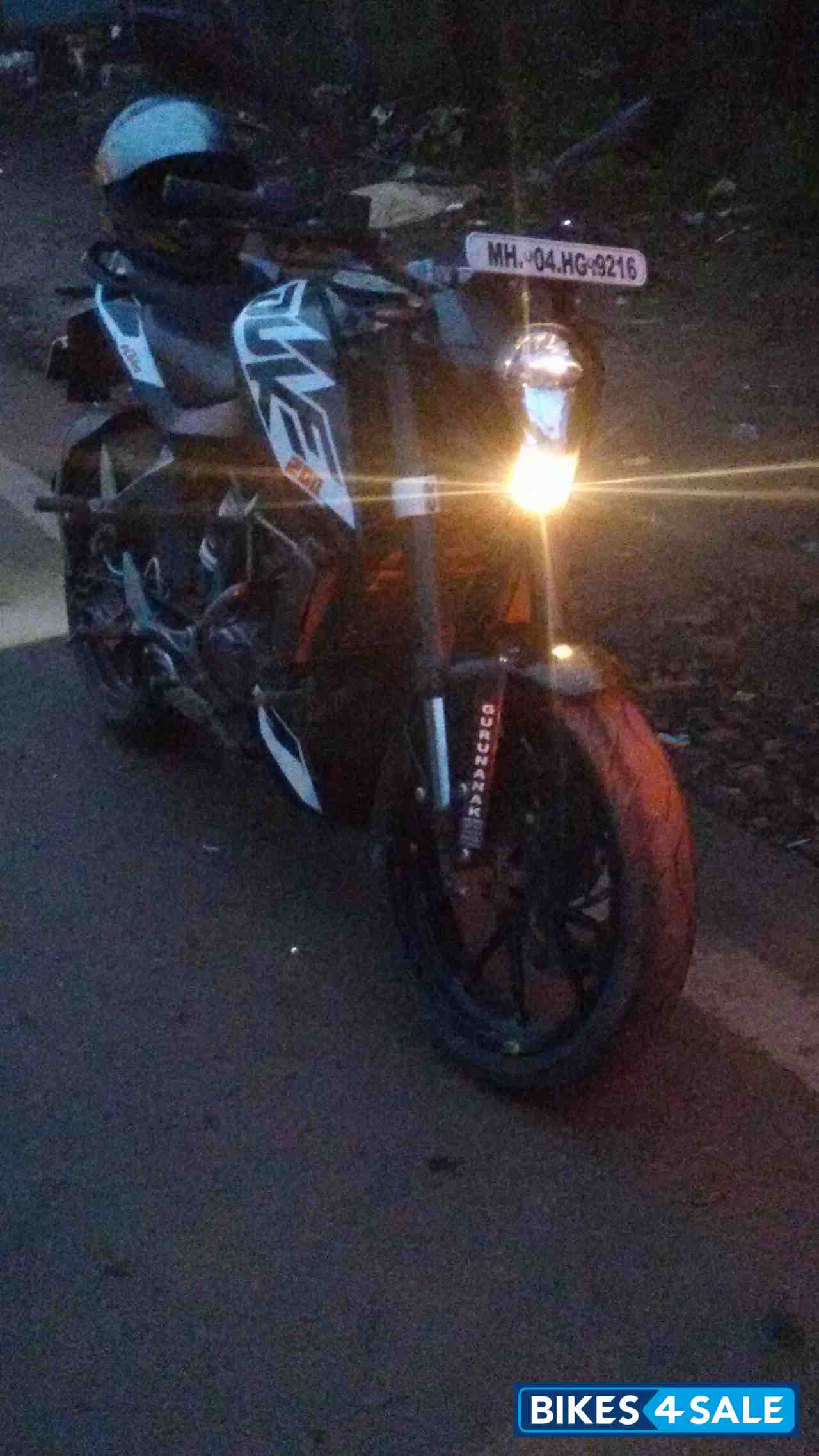Black KTM Duke 200