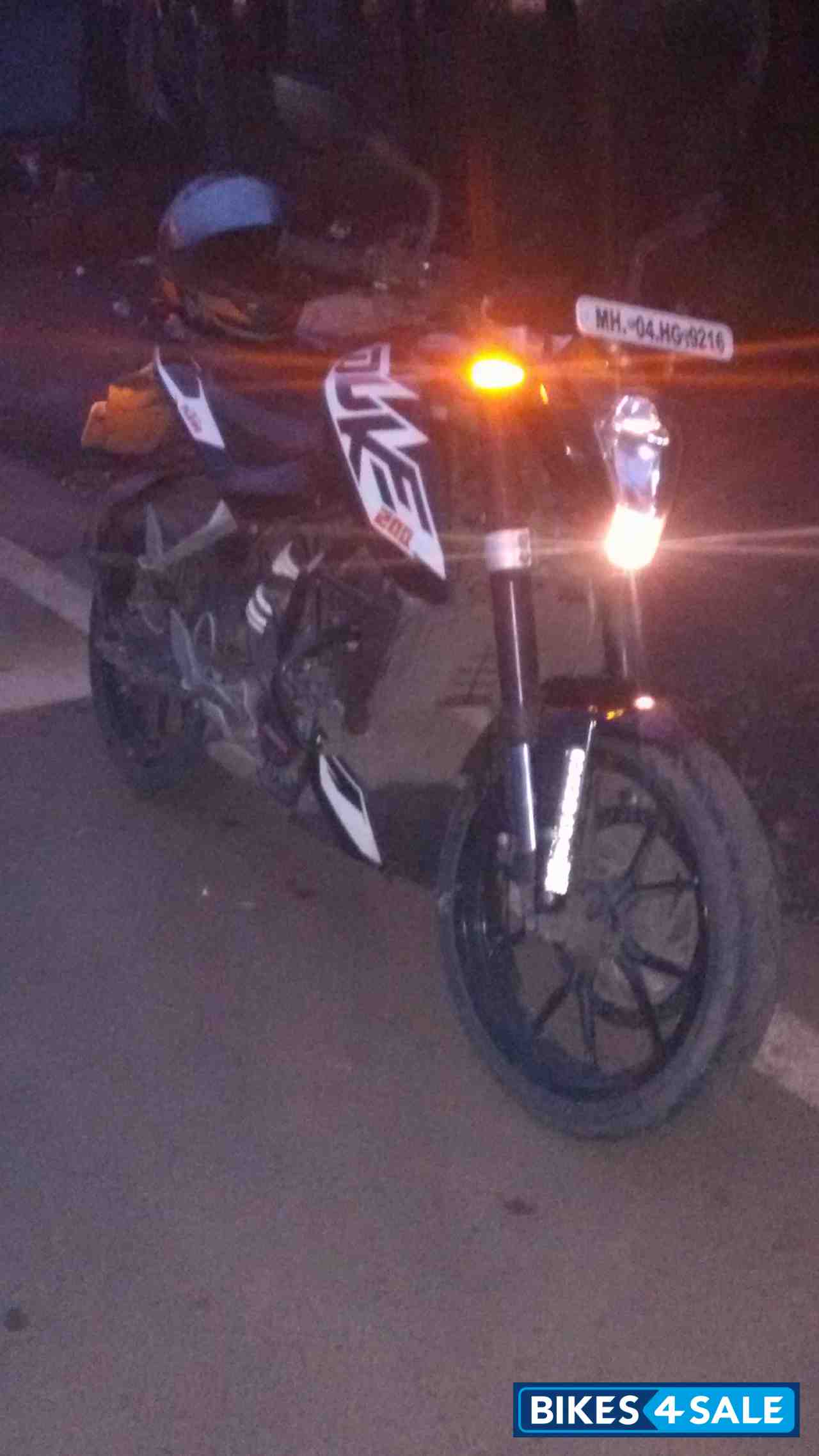 Black KTM Duke 200