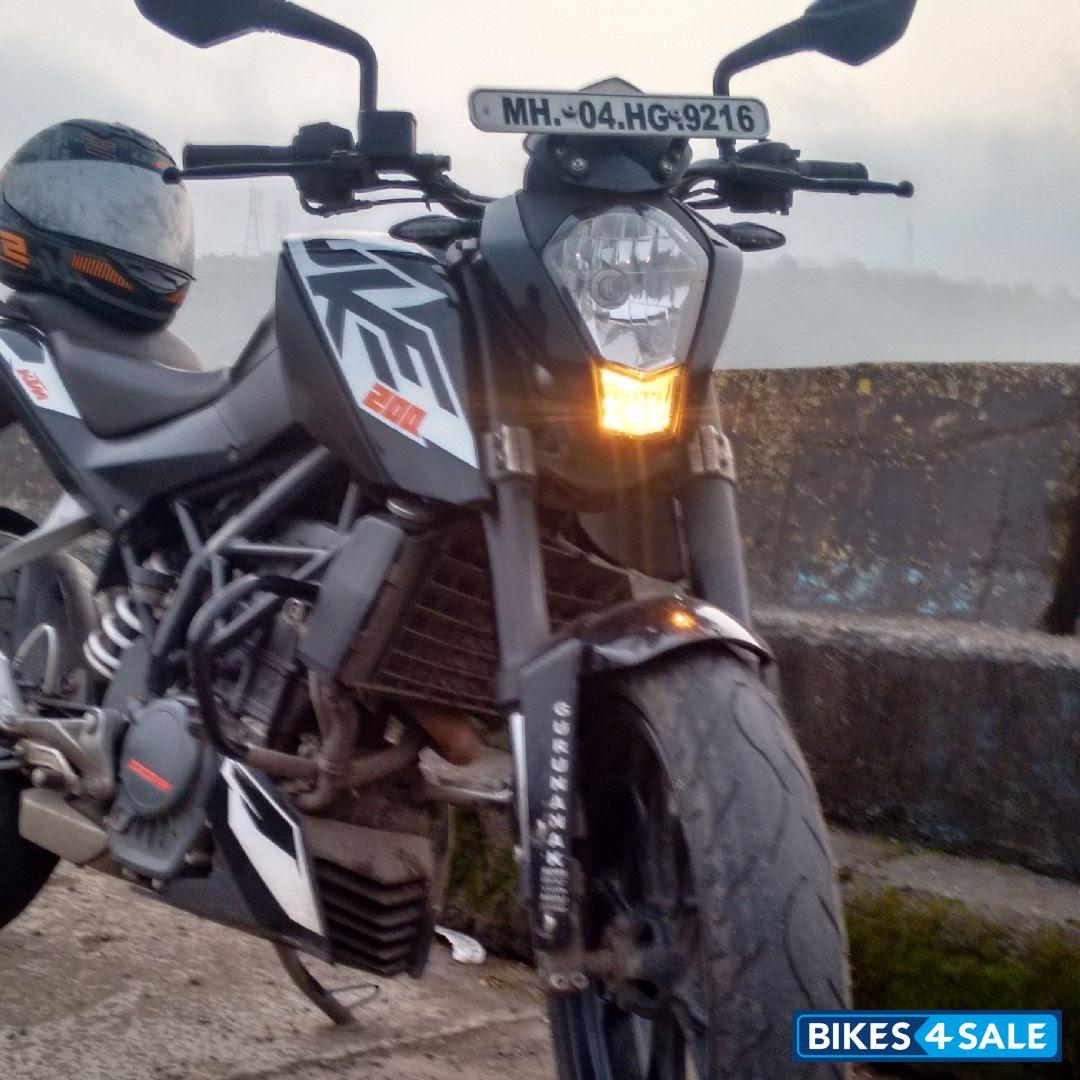 Black KTM Duke 200