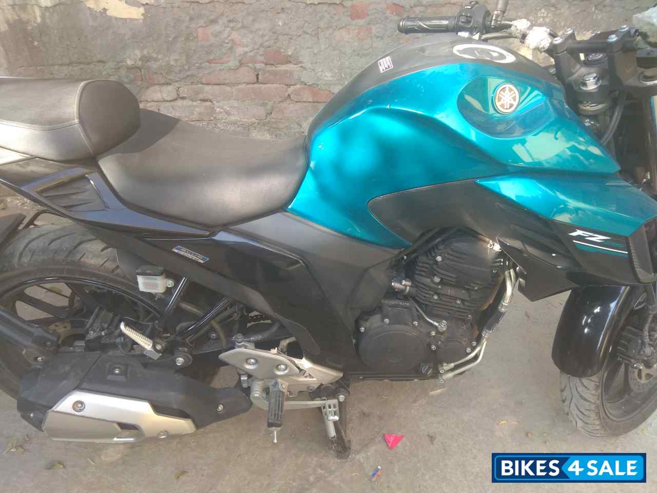 Blue And Black Yamaha FZ25