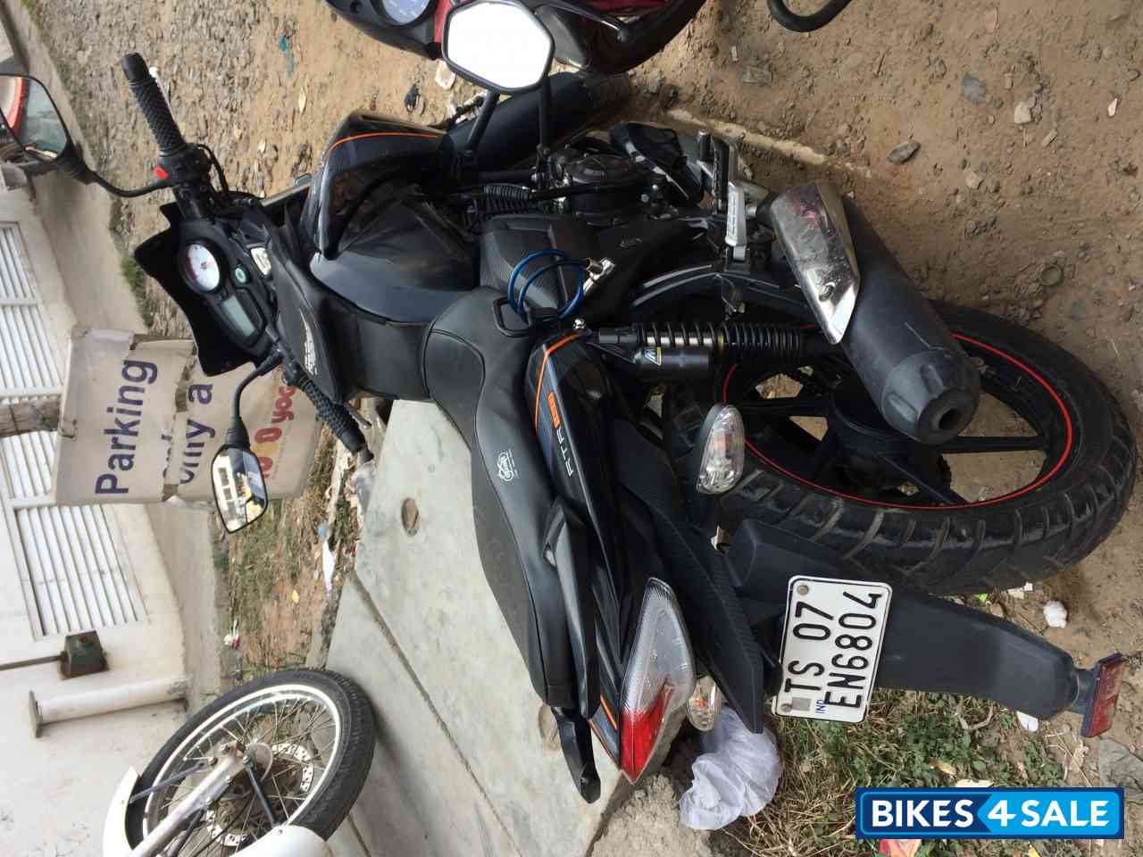 Black TVS Apache RTR 160