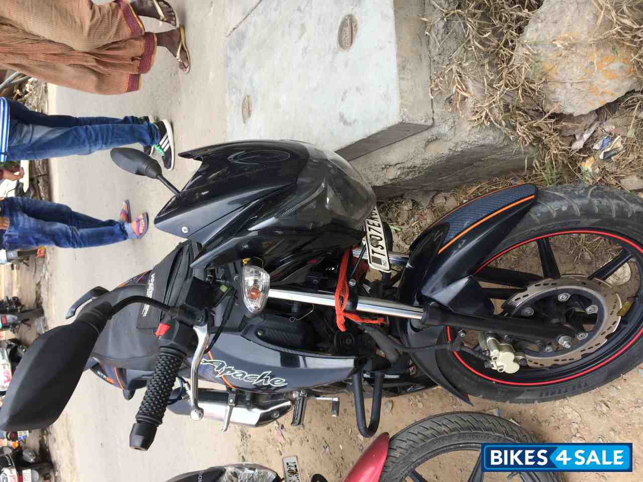 Black TVS Apache RTR 160