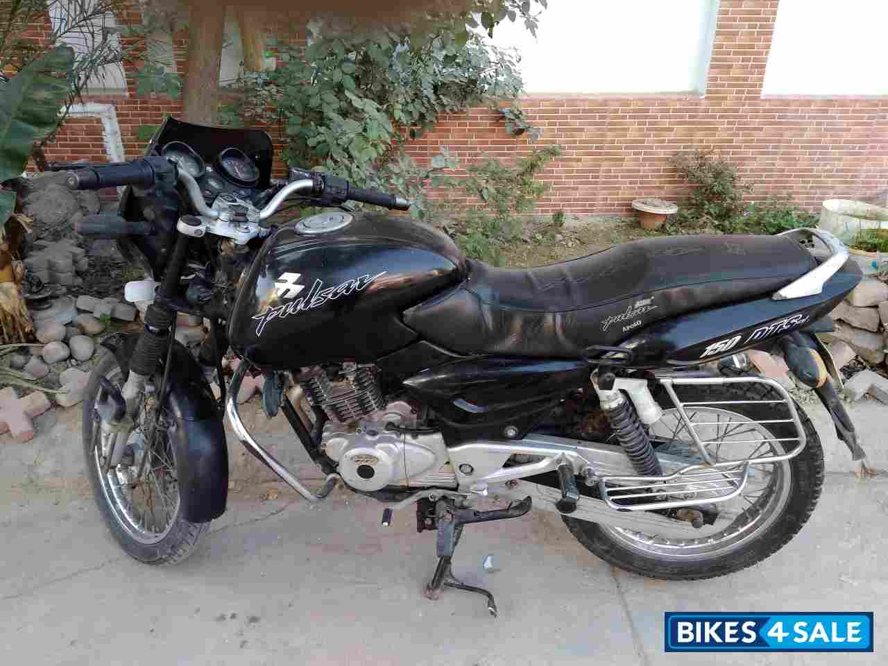 Black Bajaj Pulsar 150 DTSi