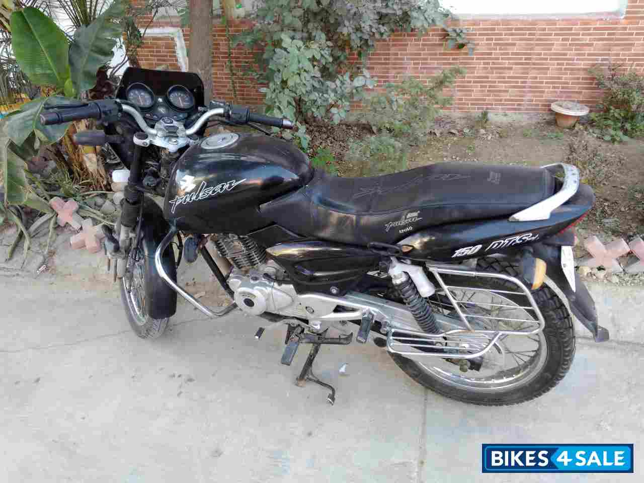 Black Bajaj Pulsar 150 DTSi Black Bajaj Pulsar 150 DTSi