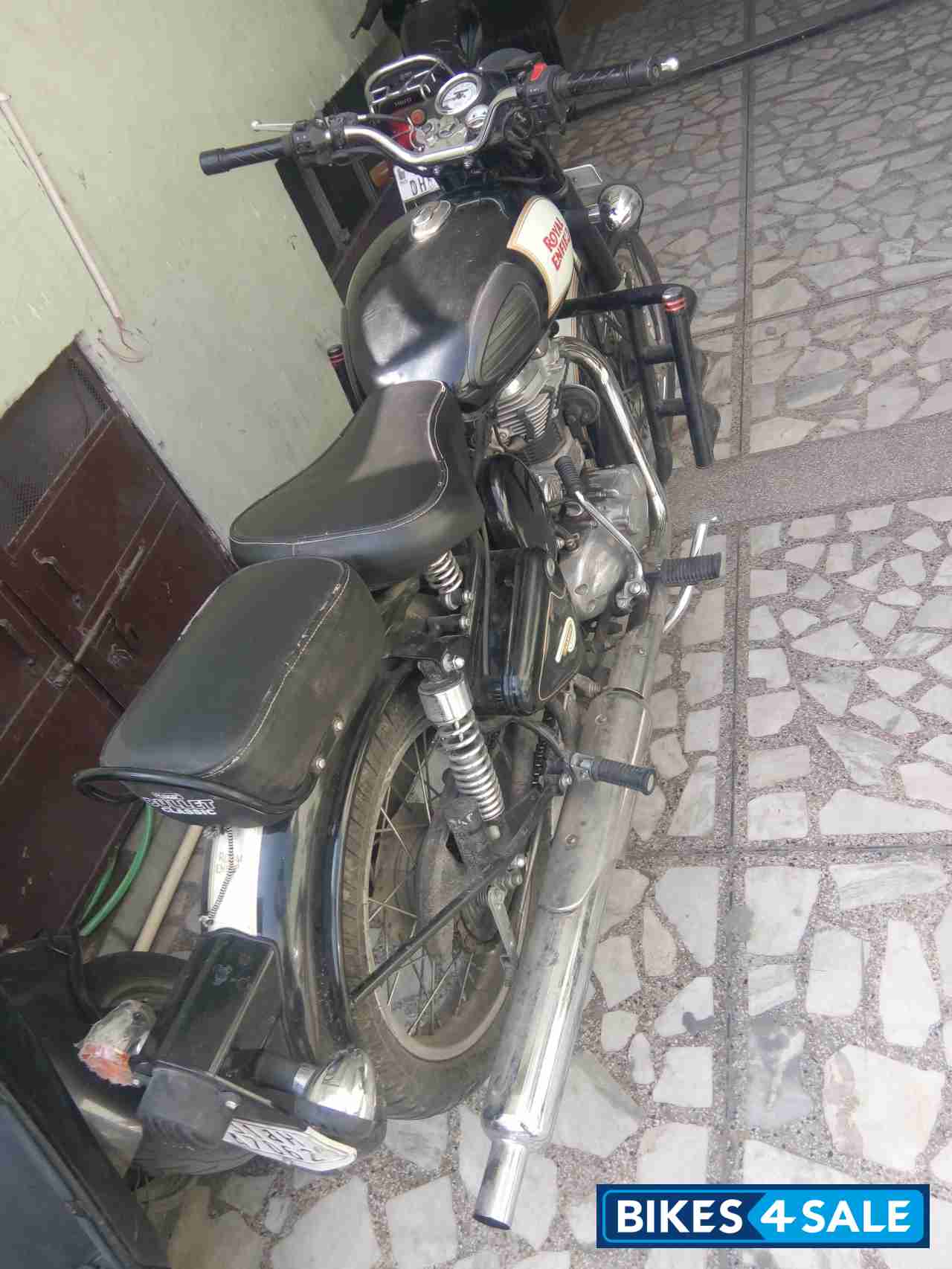 Black Royal Enfield Classic 500