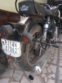 Black Royal Enfield Classic 500