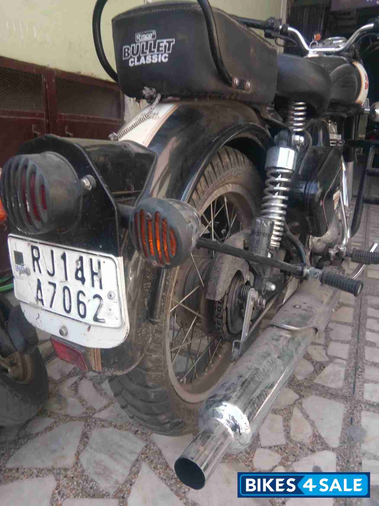 Black Royal Enfield Classic 500