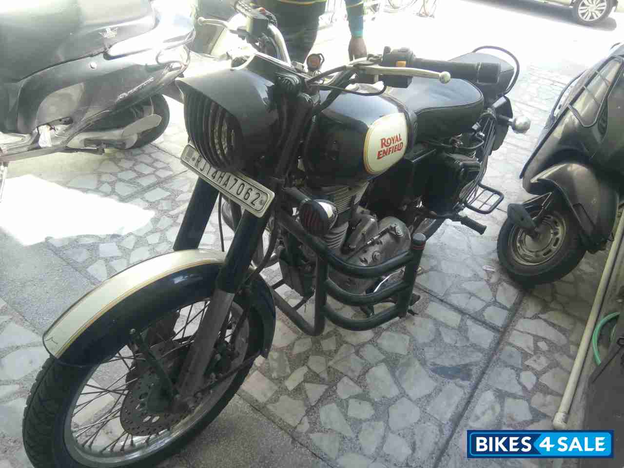 Black Royal Enfield Classic 500