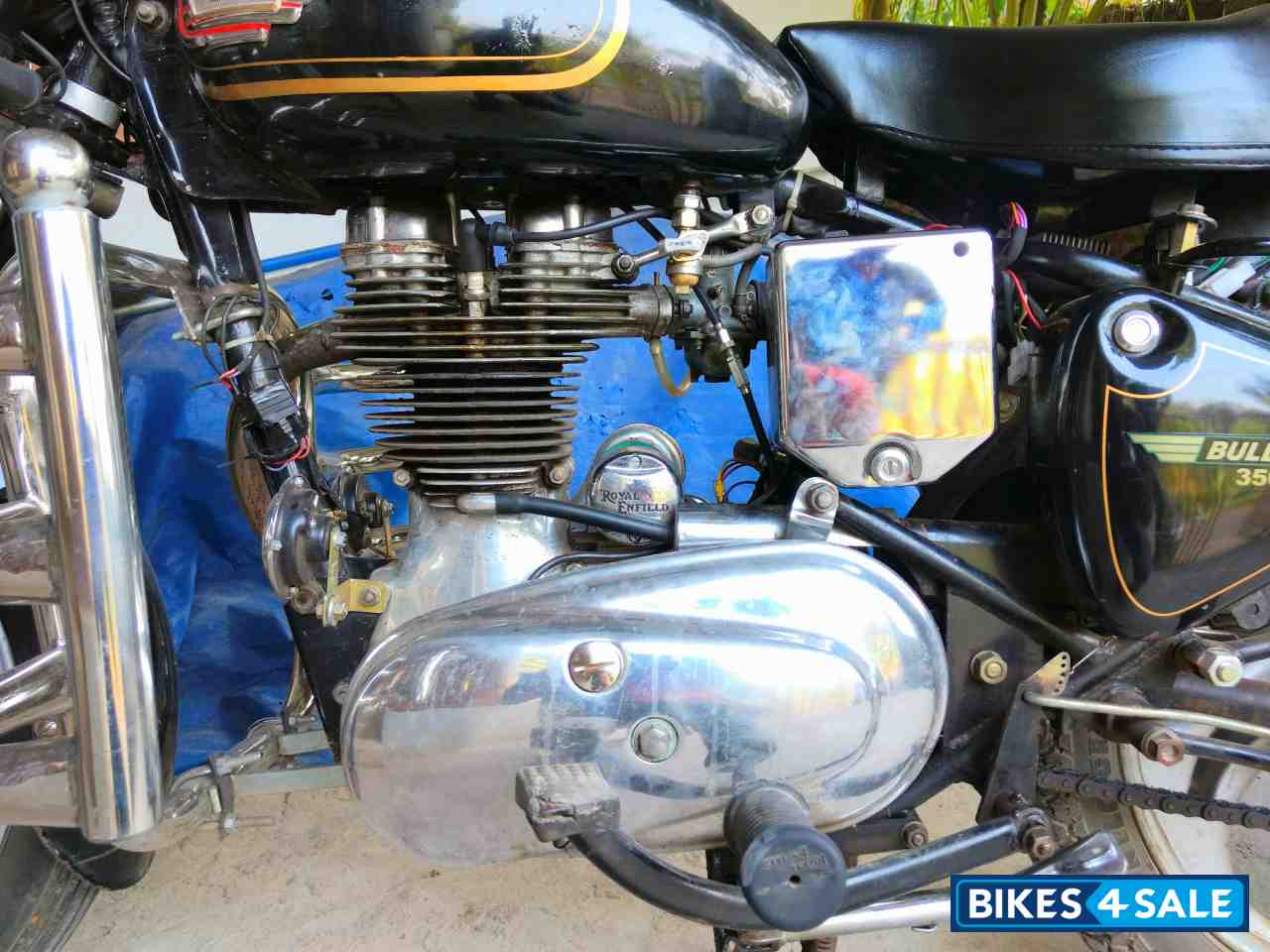 Black Royal Enfield Bullet Standard 350