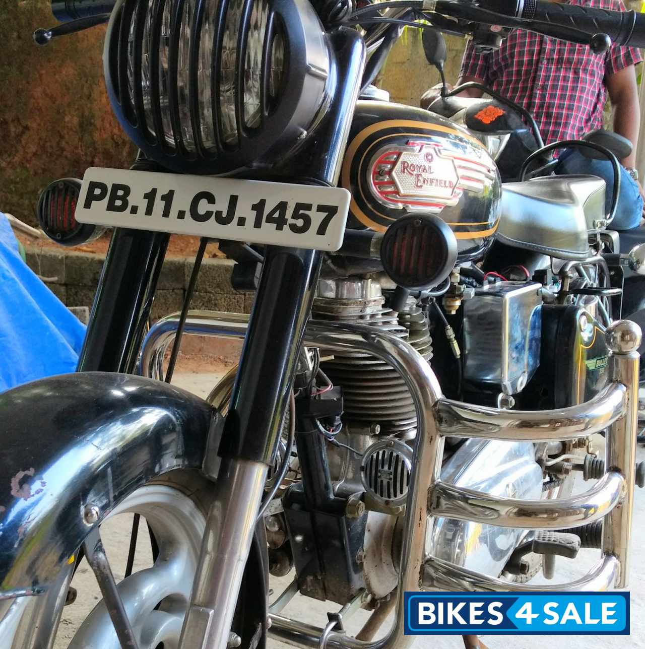 Black Royal Enfield Bullet Standard 350