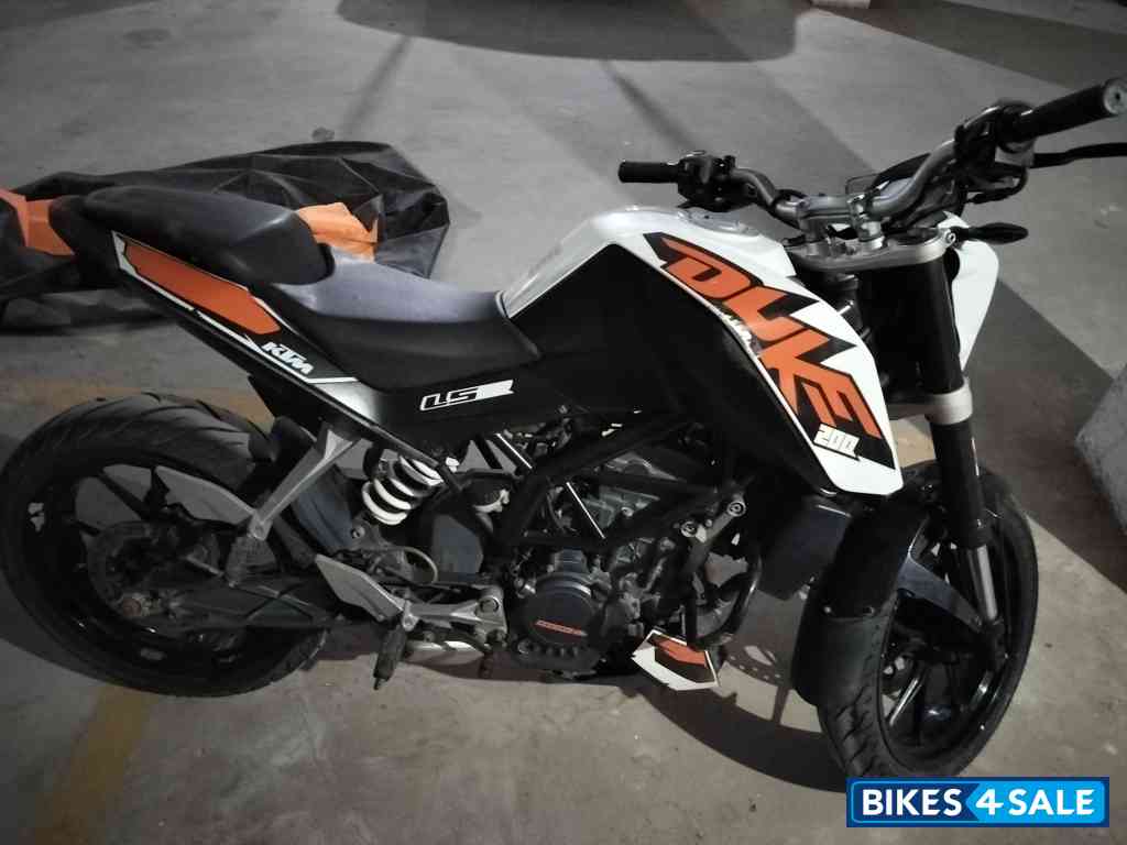 White KTM Duke 200