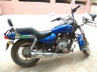 Blue Bajaj Avenger 220 DTS-i