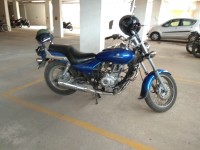 Blue Bajaj Avenger 220 DTS-i