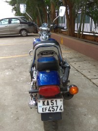Blue Bajaj Avenger 220 DTS-i