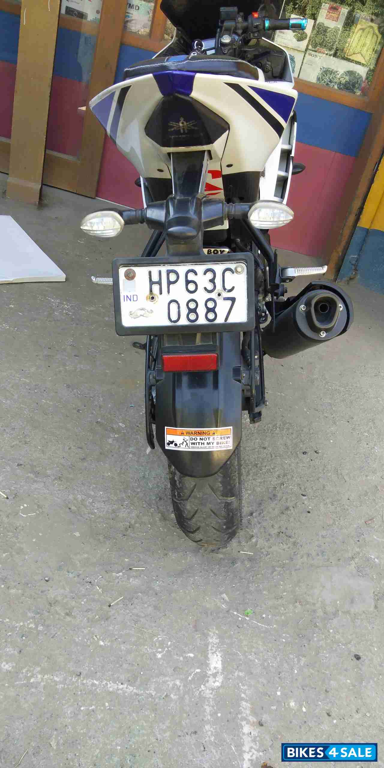 White/blue Special Edition Yamaha YZF R15 V2